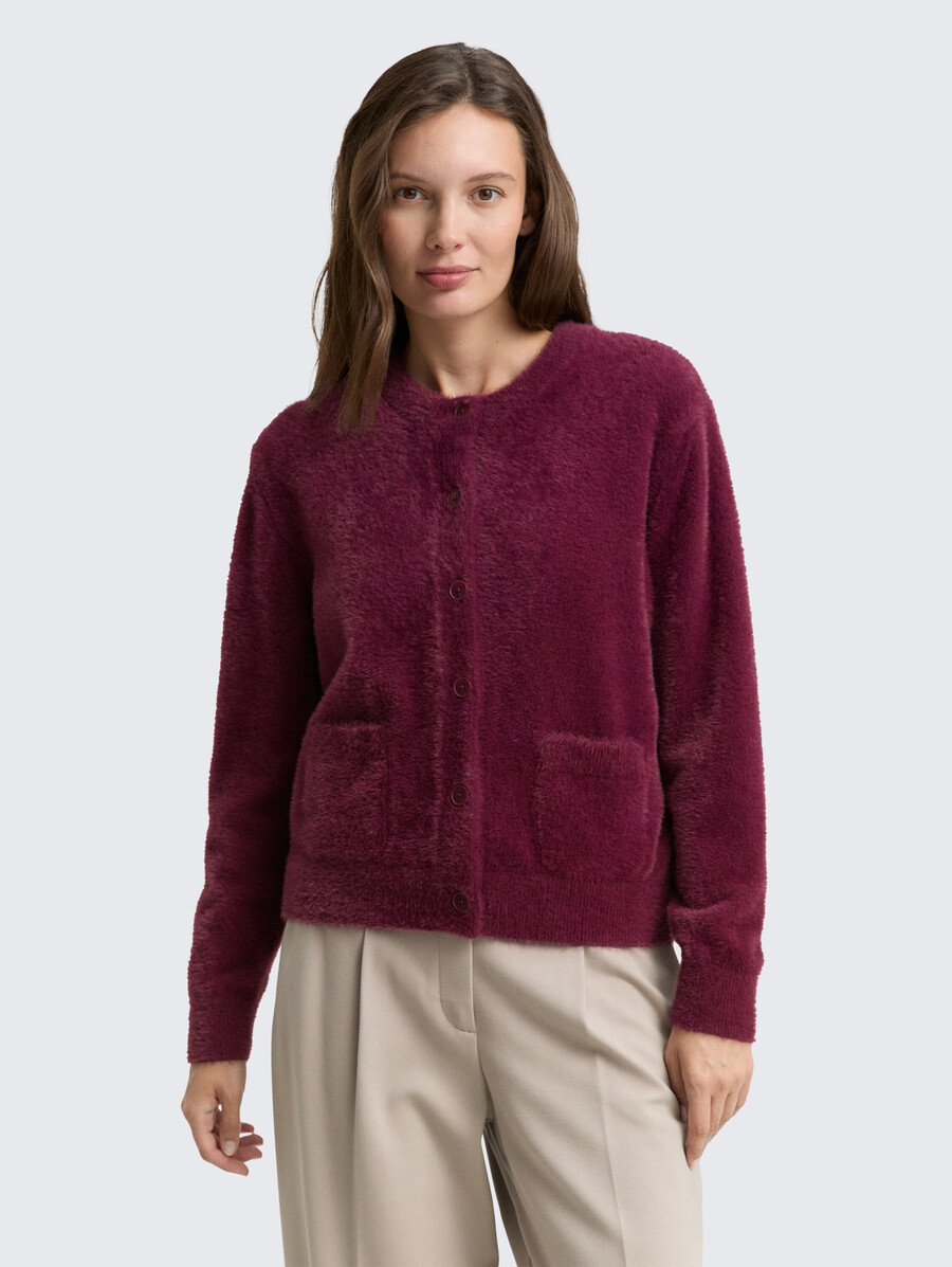 cardigan in filato di piume con abbottonatura