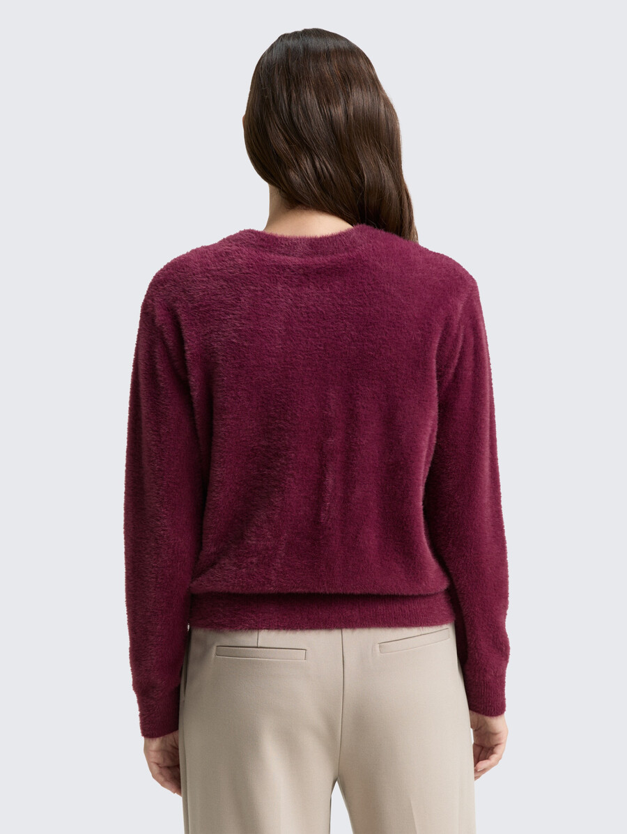 cardigan in filato di piume con abbottonatura