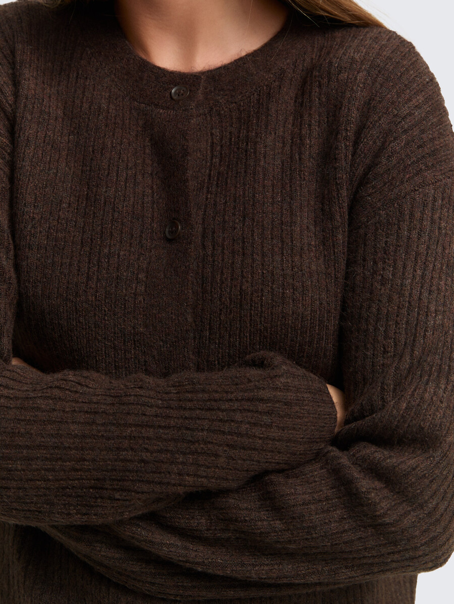 cardigan comodo con scollo rotondo