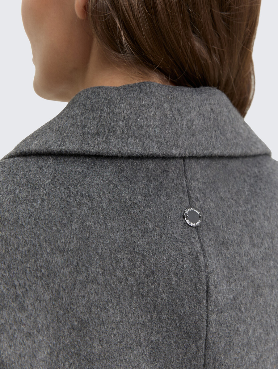 cappotto di lana con cintura