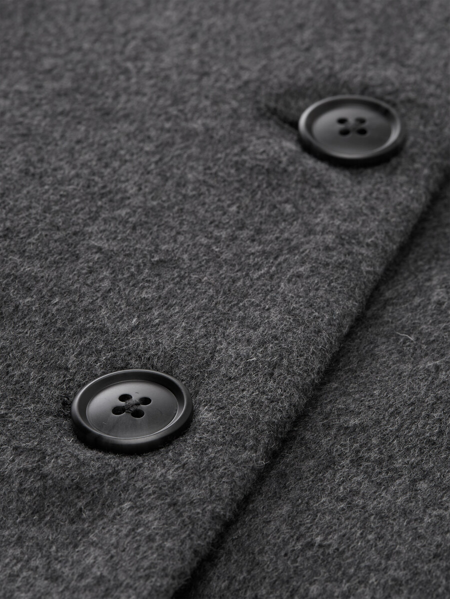cappotto di lana con cintura