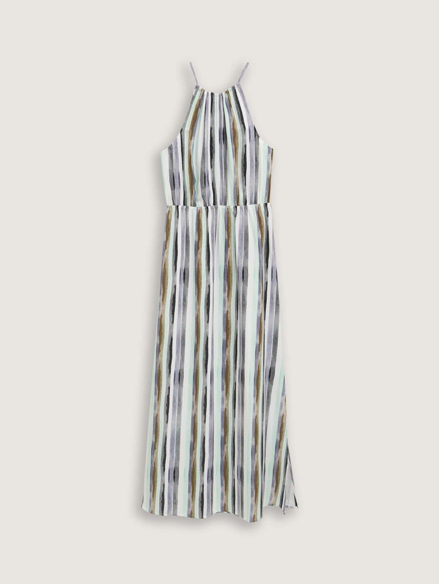 abito lungo con scollo allamericana