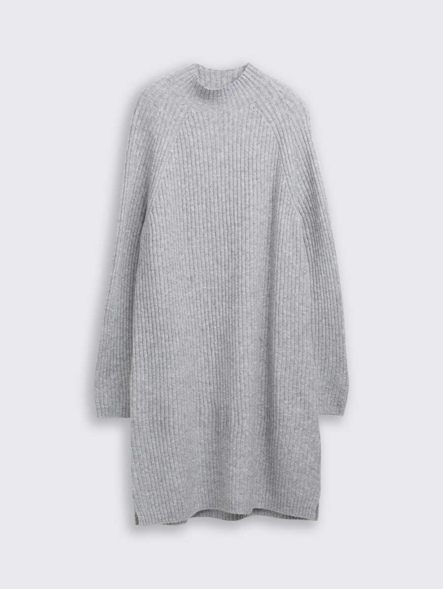 abito in maglia con collo alto