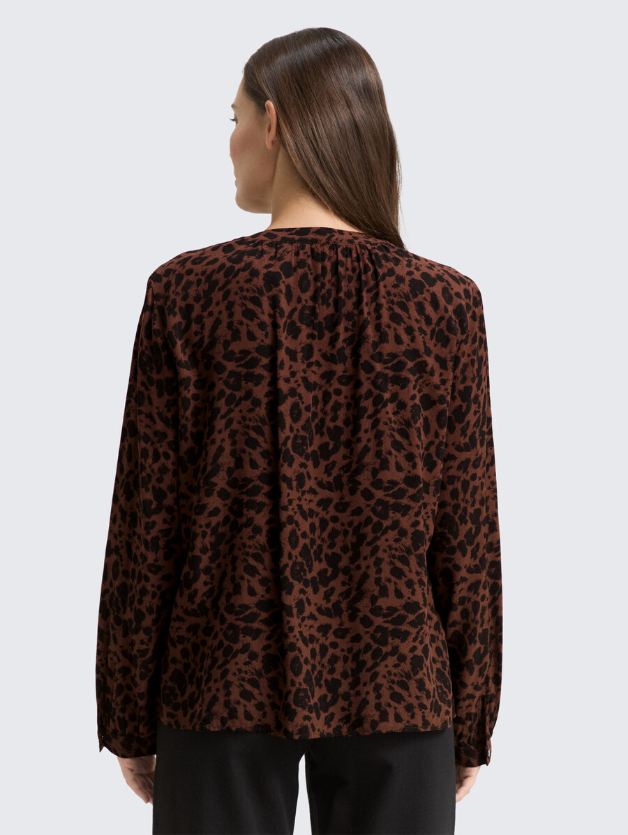 blusa con stampa leopardata