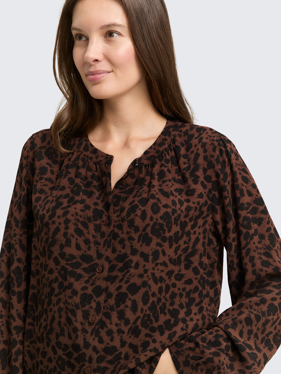 blusa con stampa leopardata