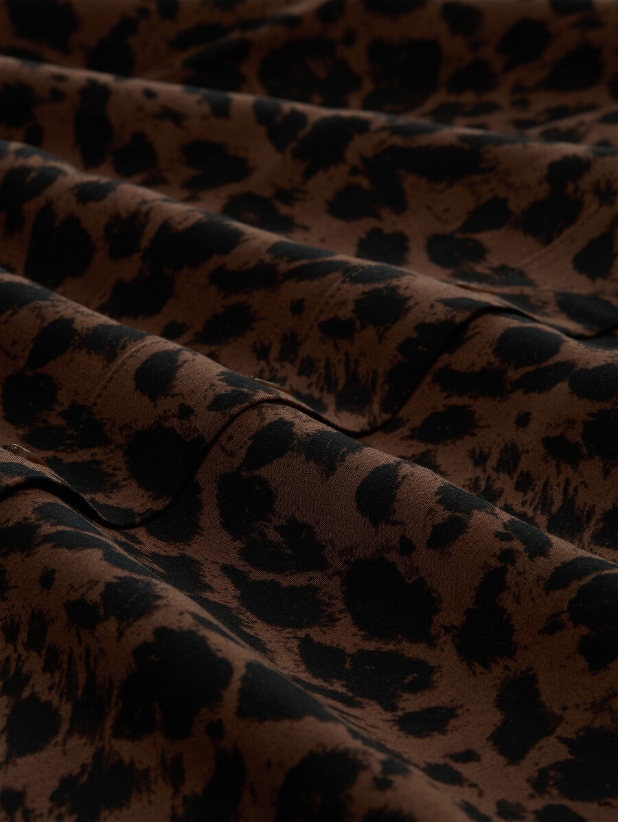 blusa con stampa leopardata