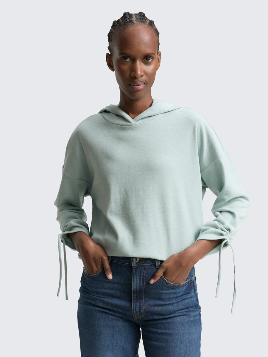 camicia a maniche lunghe con cappuccio e vestibilità ampia