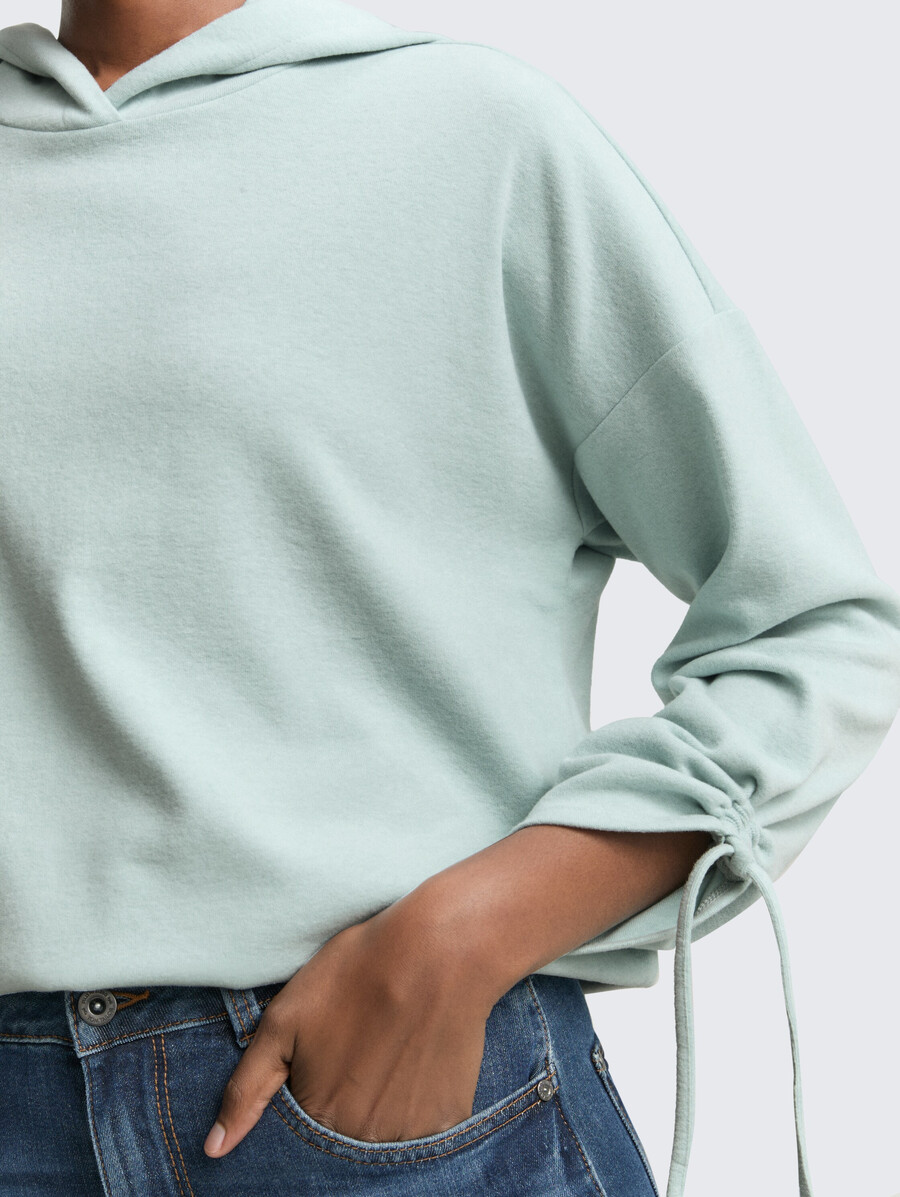 camicia a maniche lunghe con cappuccio e vestibilità ampia