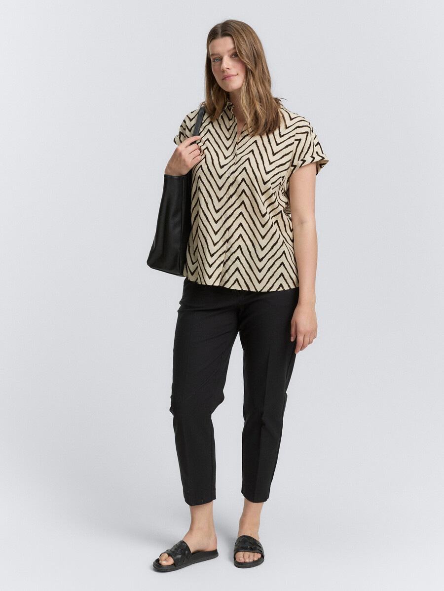 taglie forti - blusa ampia con contenuto di lino