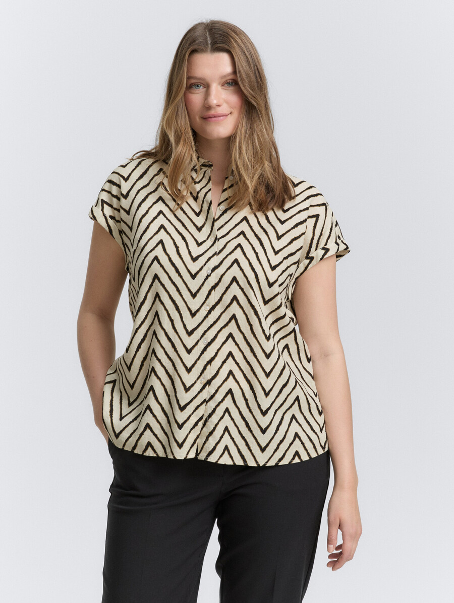 taglie forti - blusa ampia con contenuto di lino
