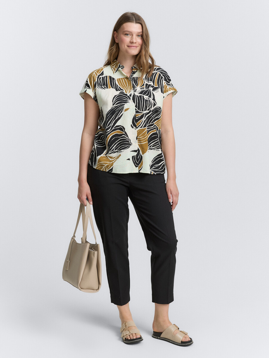 taglie forti - blusa ampia con contenuto di lino