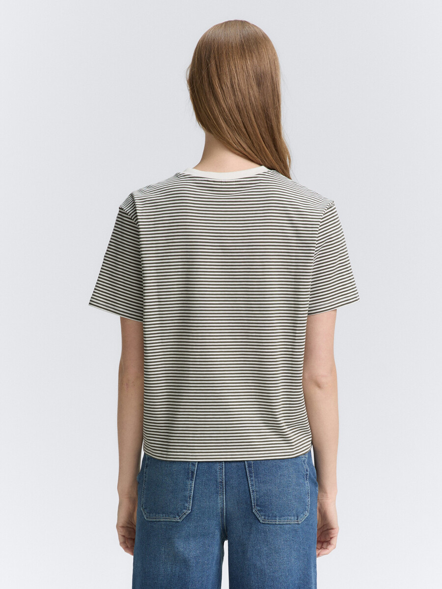 t-shirt dalla vestibilità squadrata