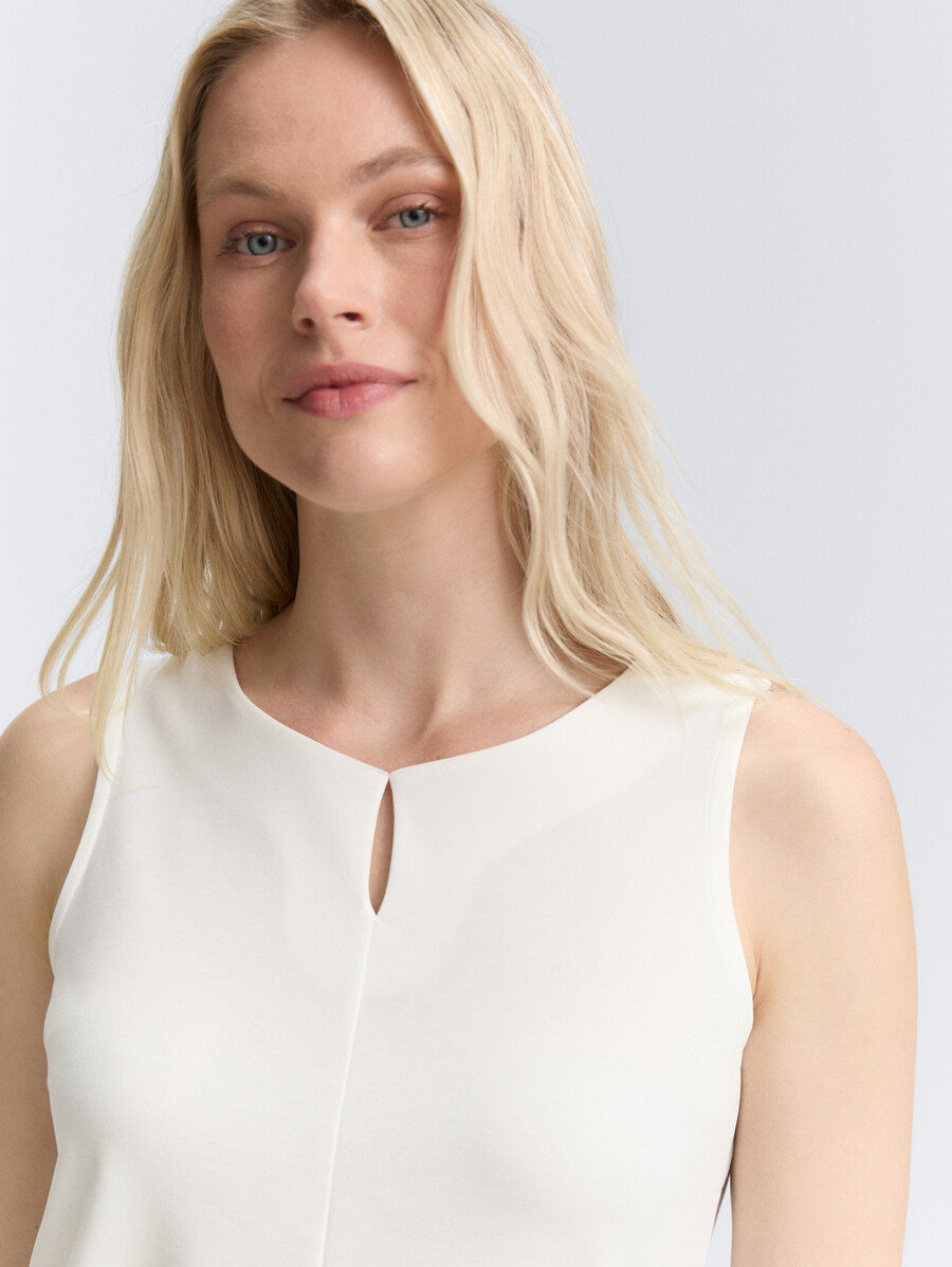 top con dettaglio cut-out
