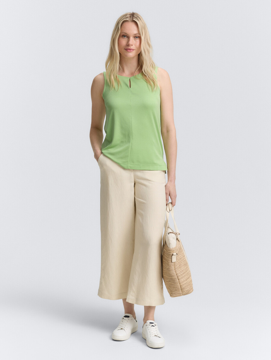 top con dettaglio cut-out