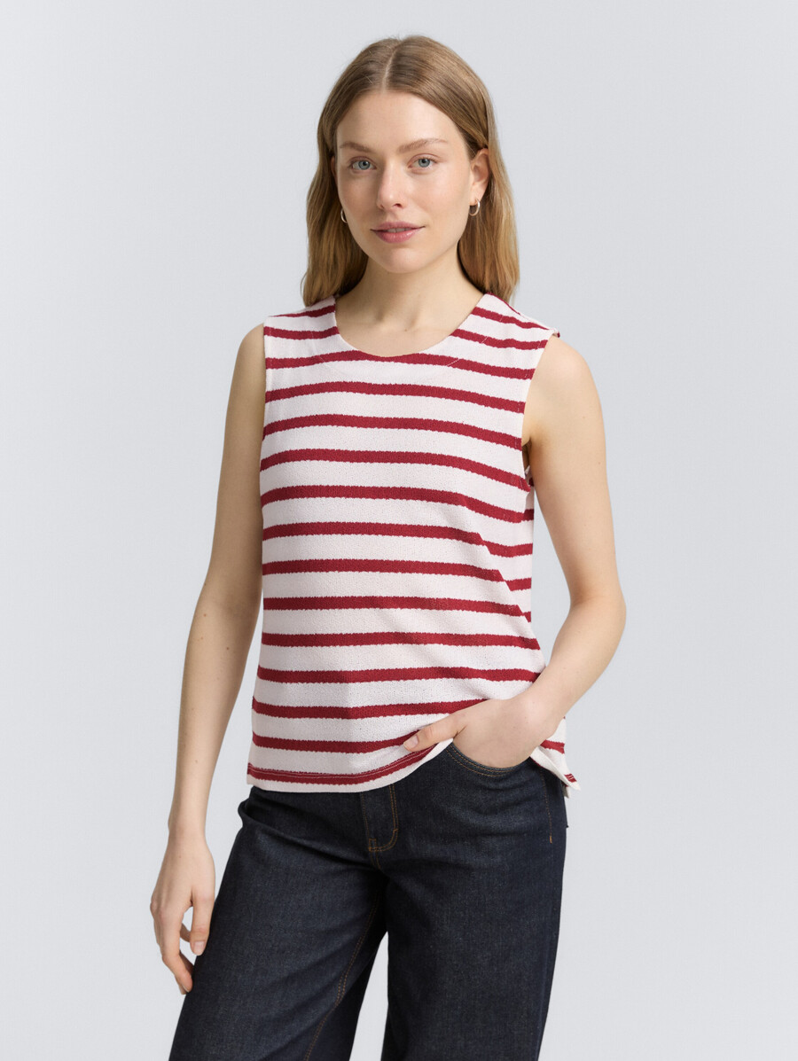 top lavorato a maglia con scollo rotondo