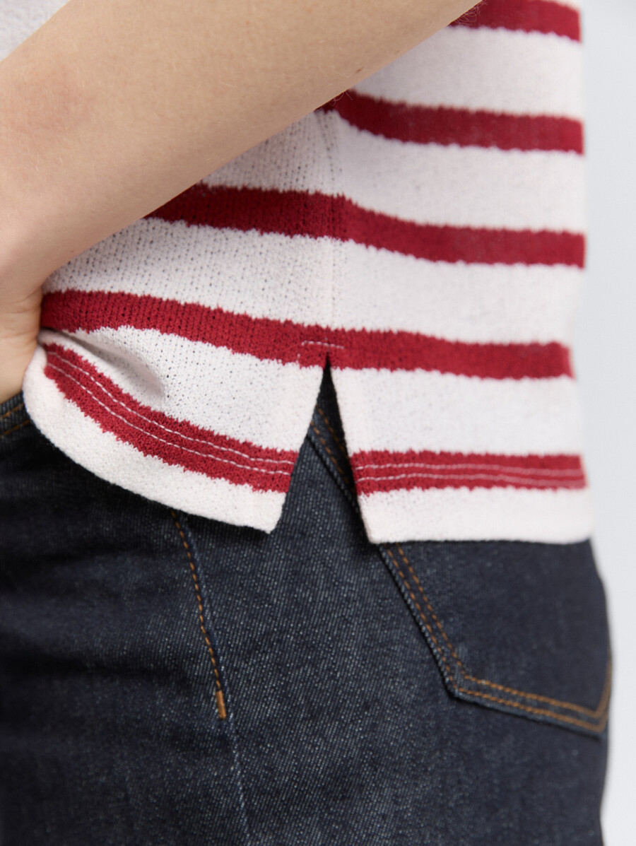 top lavorato a maglia con scollo rotondo