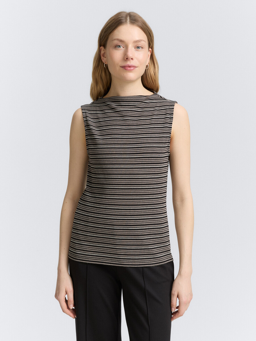 top jacquard con collo alto