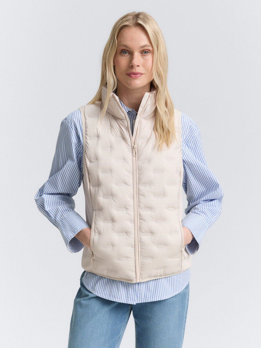 gilet trapuntato leggero con collo alto