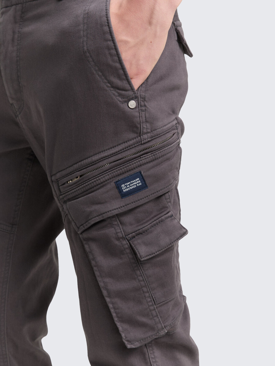 pantaloni cargo affusolati con elastico