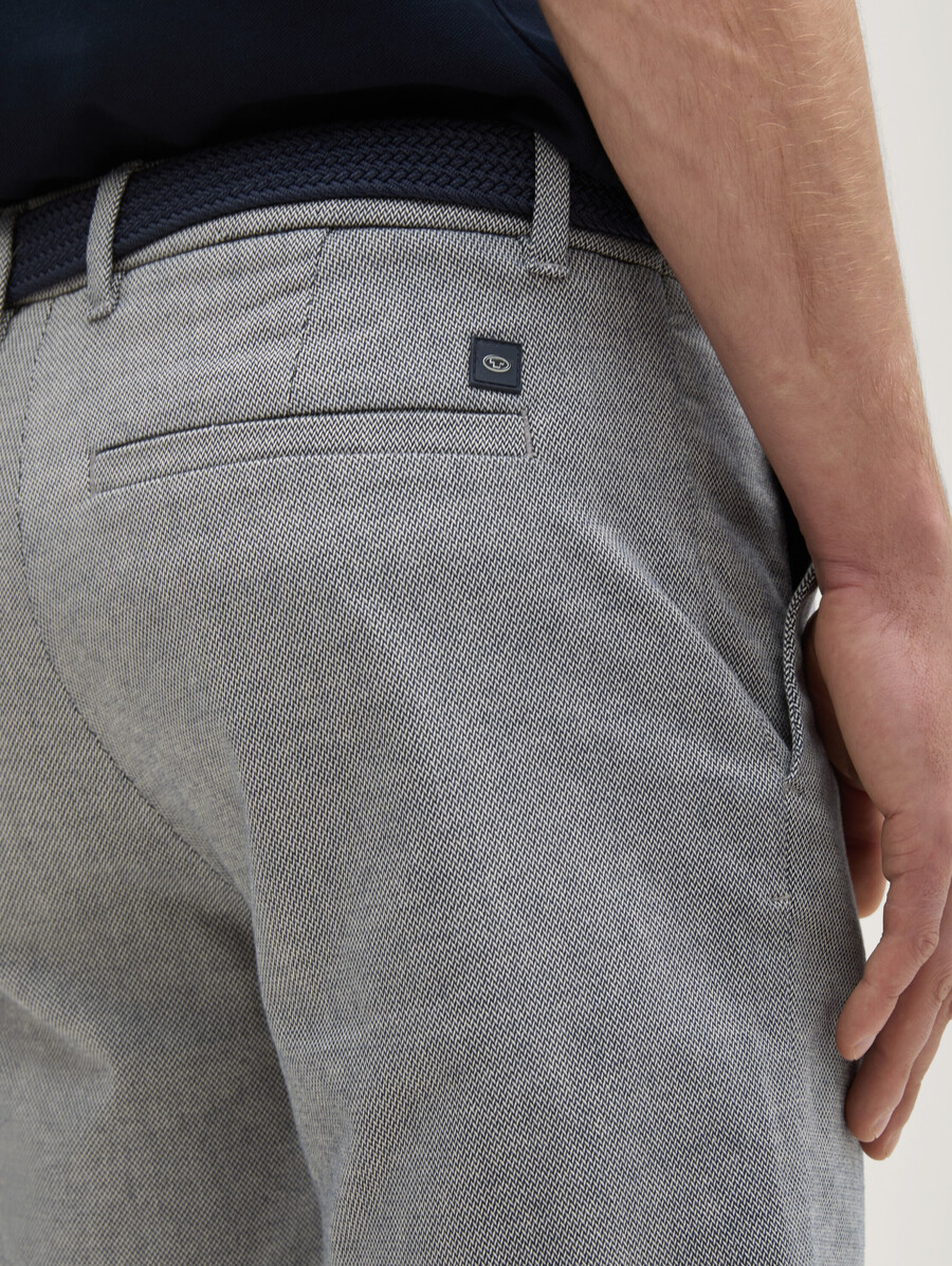 pantaloncini chino aderenti elasticizzati con cintura