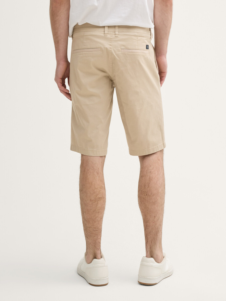 pantaloncini chino aderenti