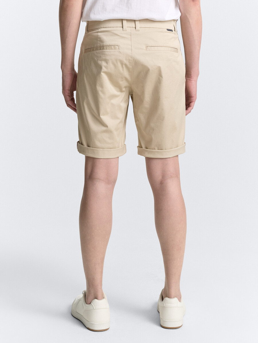 pantaloncini chino leggeri e regolari