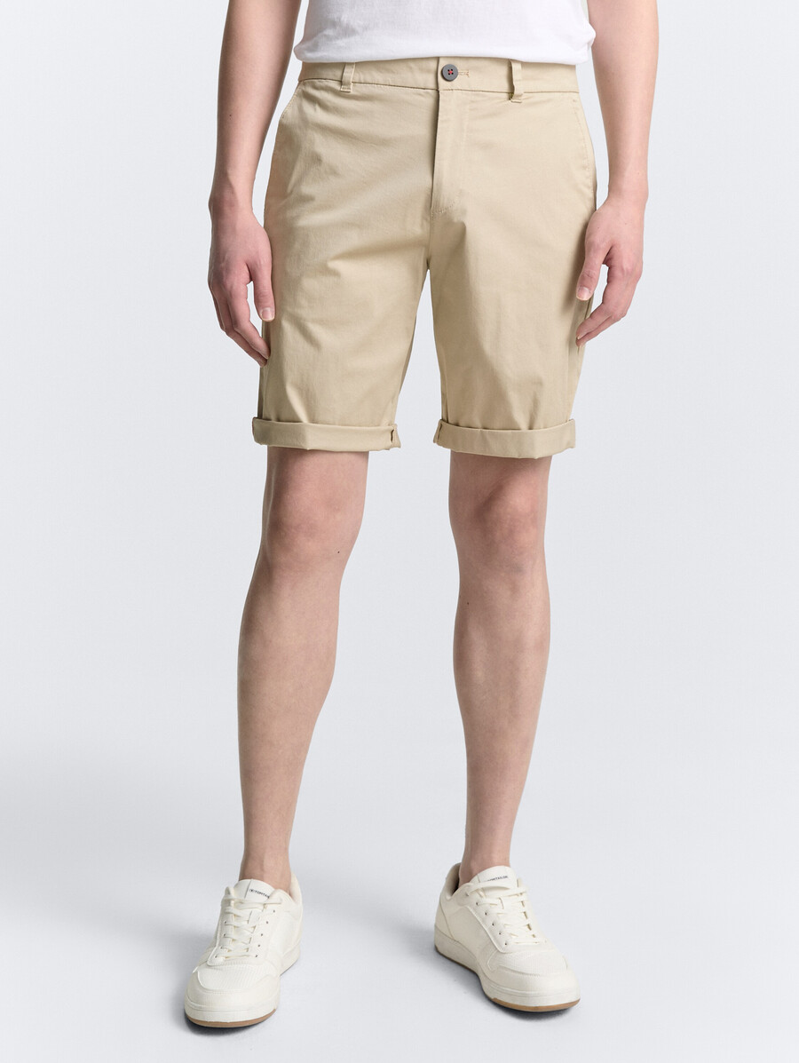 pantaloncini chino leggeri e regolari