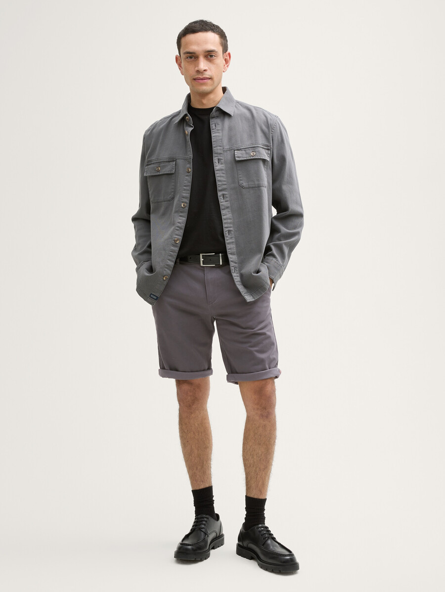 pantaloncini chino aderenti