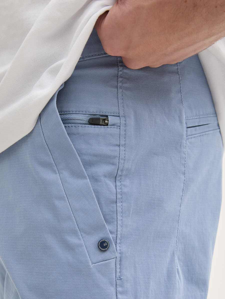 pantaloni chino affusolati