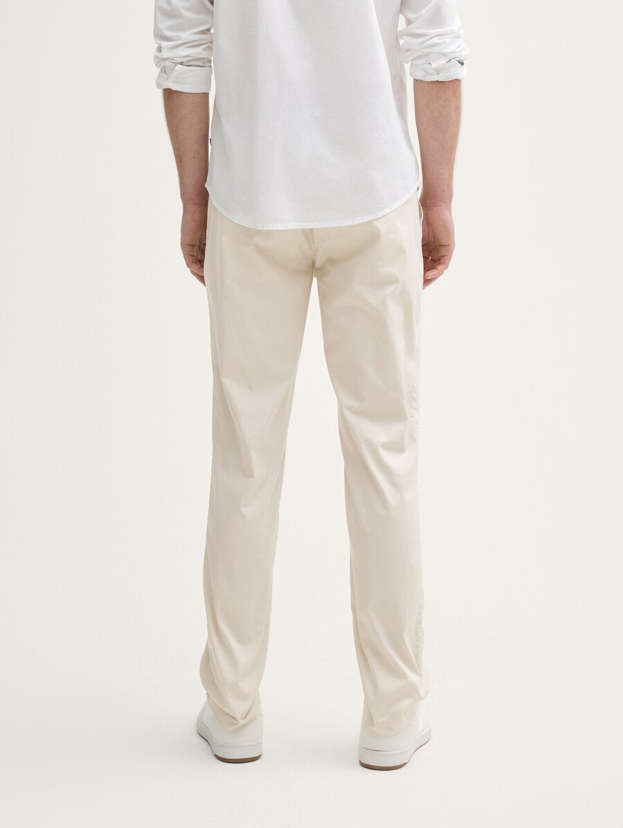pantaloni chino ultraleggeri dalla vestibilità regolare