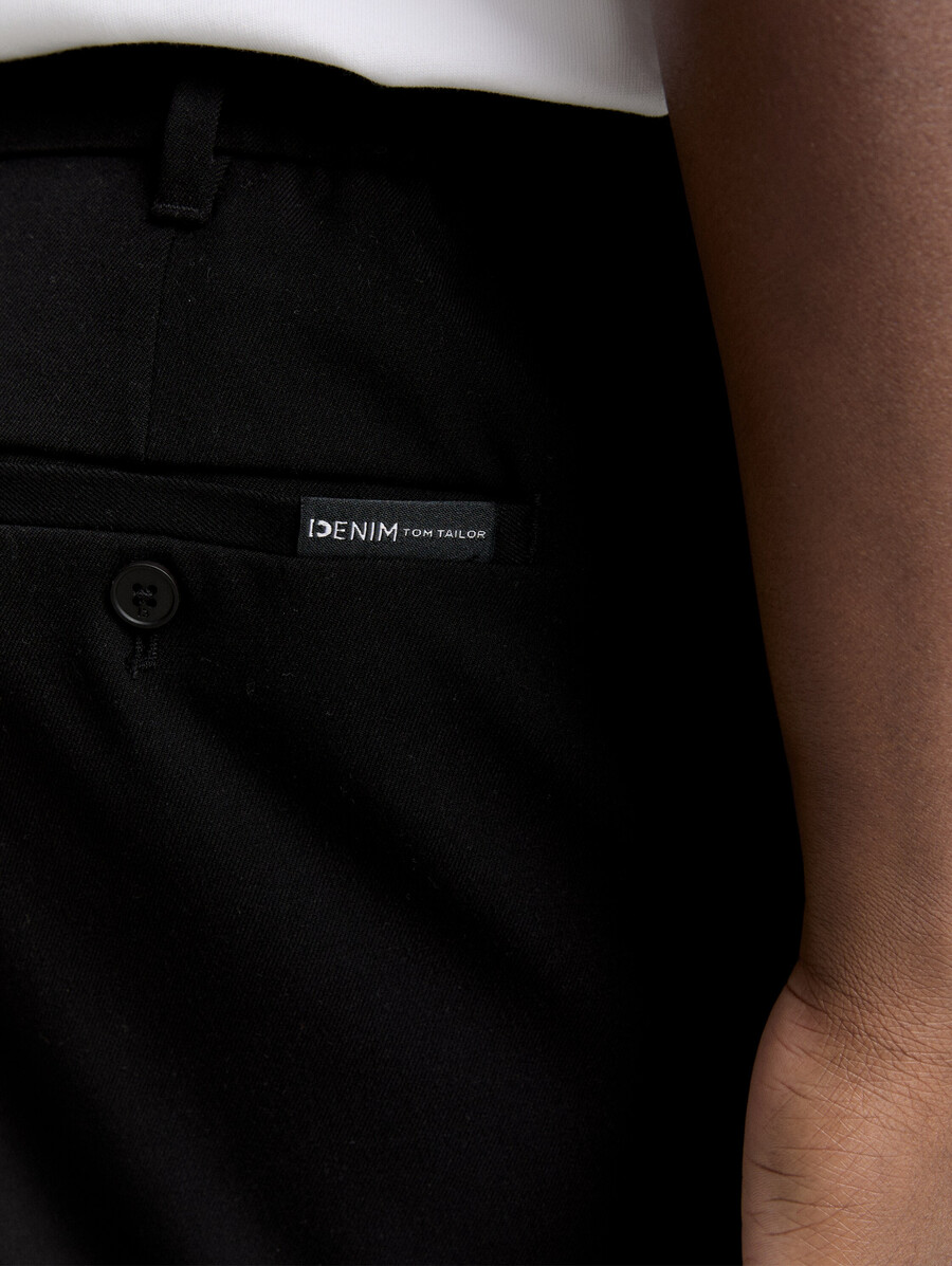 pantaloni chino larghi con piega
