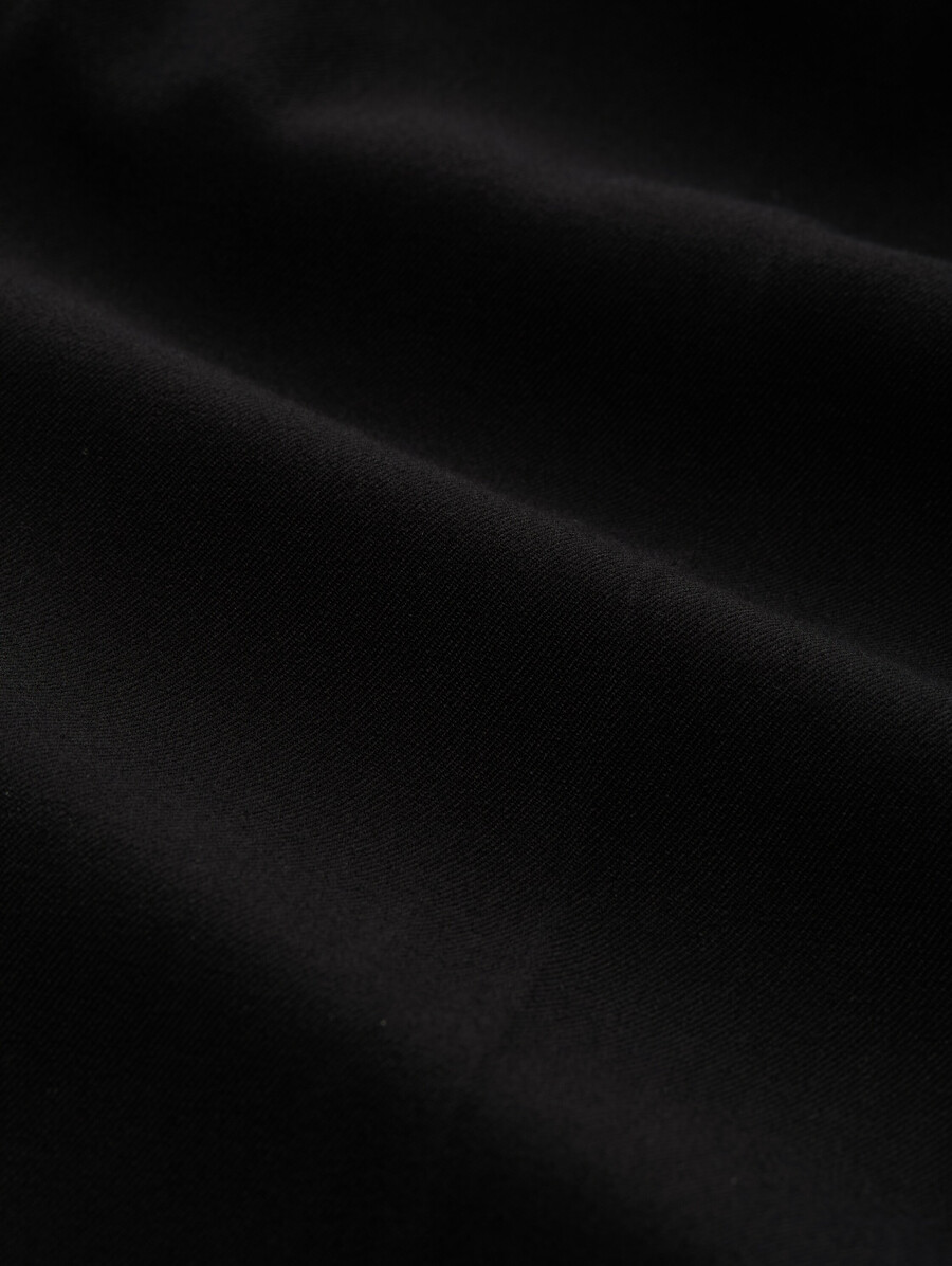 pantaloni chino larghi con piega