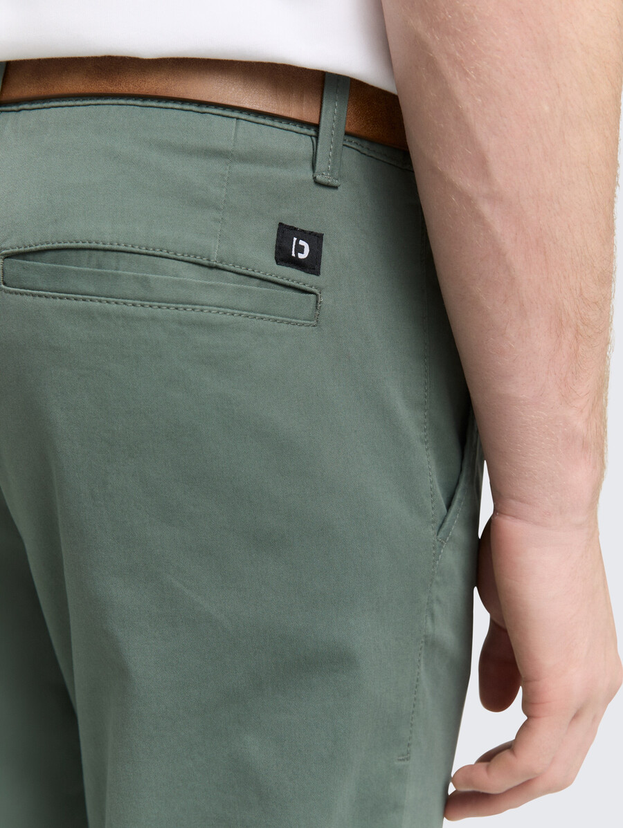 pantaloni chino slim con cintura