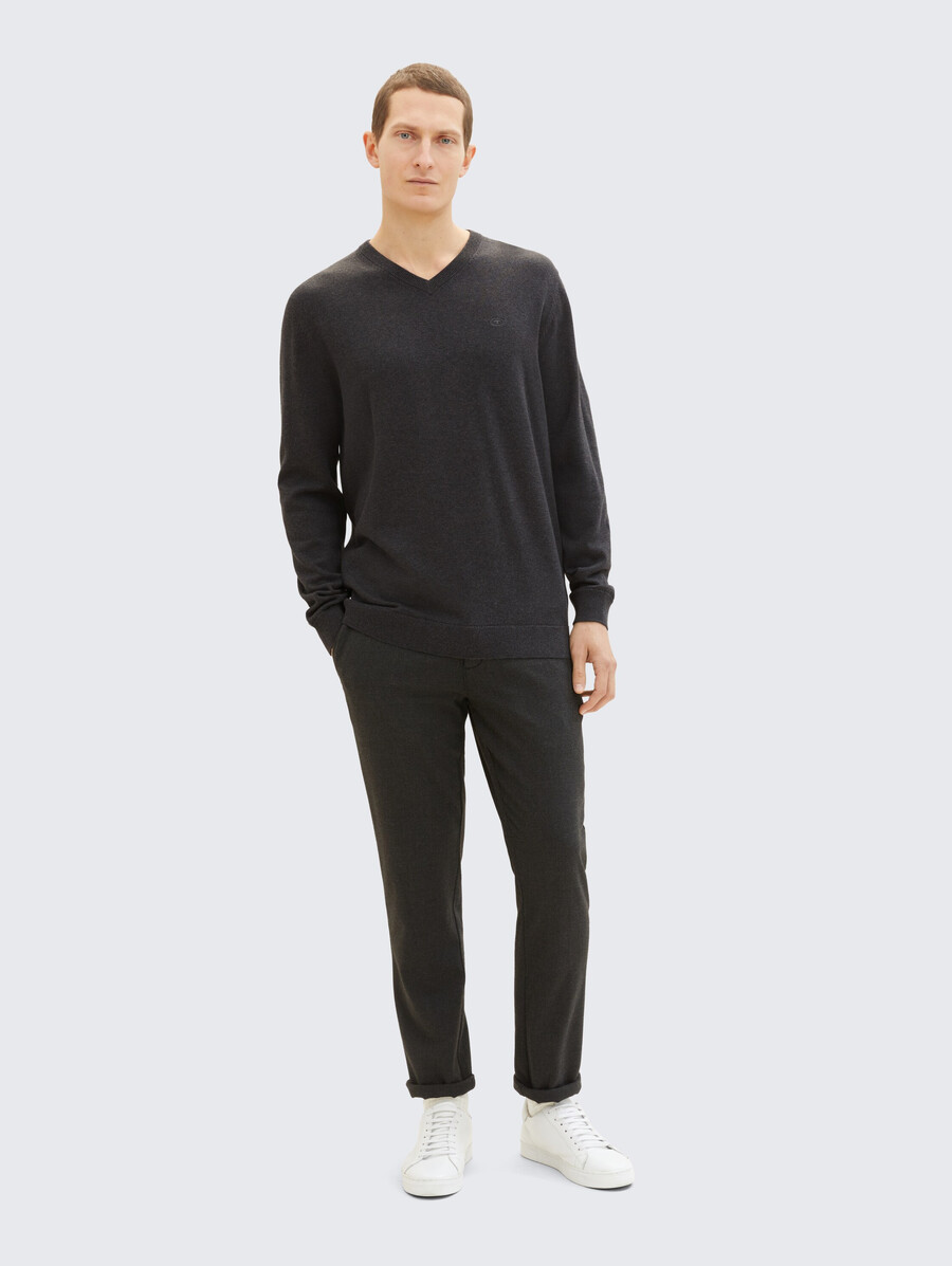 maglione lavorato a maglia con scollo a v