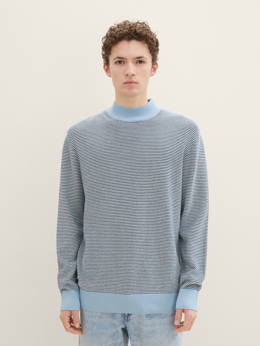 maglione lavorato a maglia con collo alto