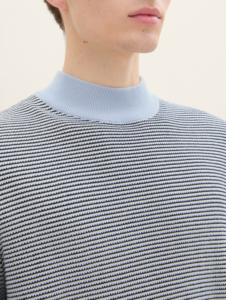 maglione lavorato a maglia con collo alto