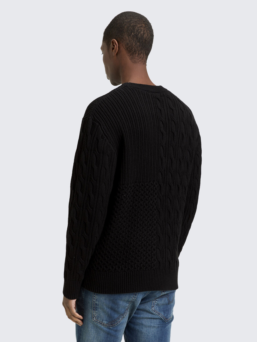 maglione lavorato a maglia con trecce rilassato