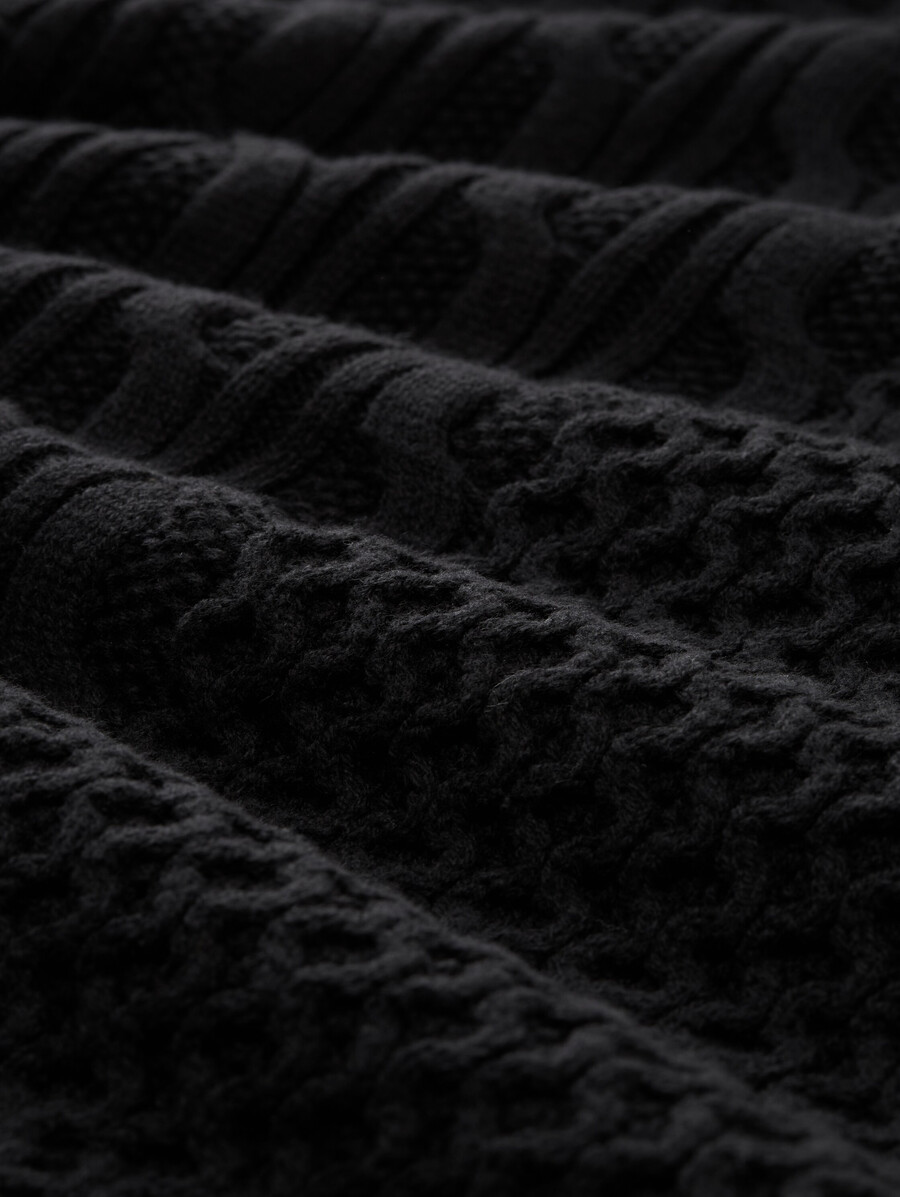 maglione lavorato a maglia con trecce rilassato