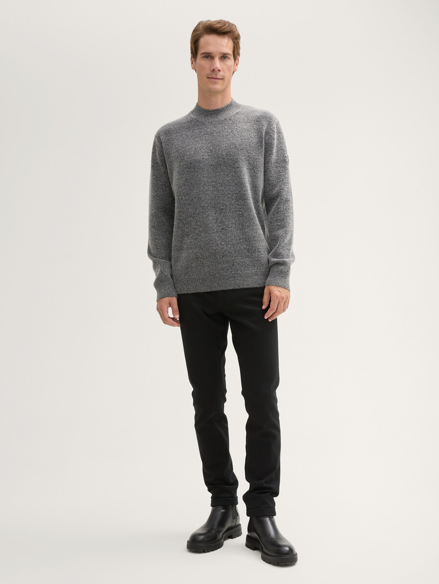 maglione lavorato a maglia con collo alto