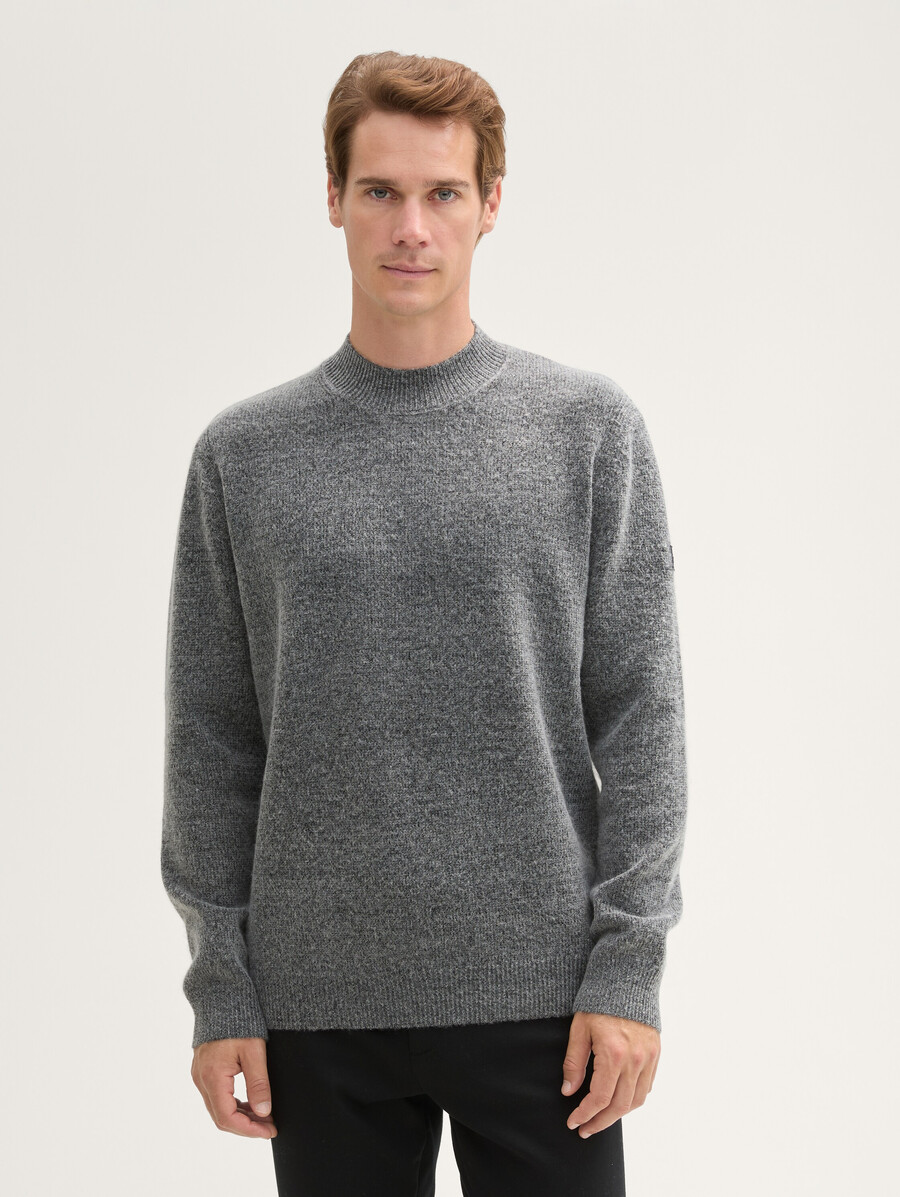 maglione lavorato a maglia con collo alto