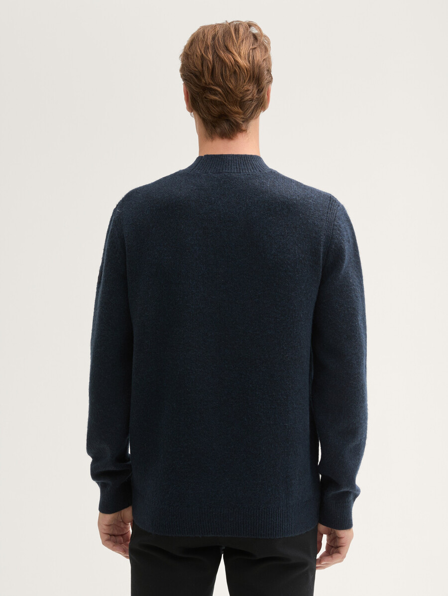 maglione lavorato a maglia con collo alto
