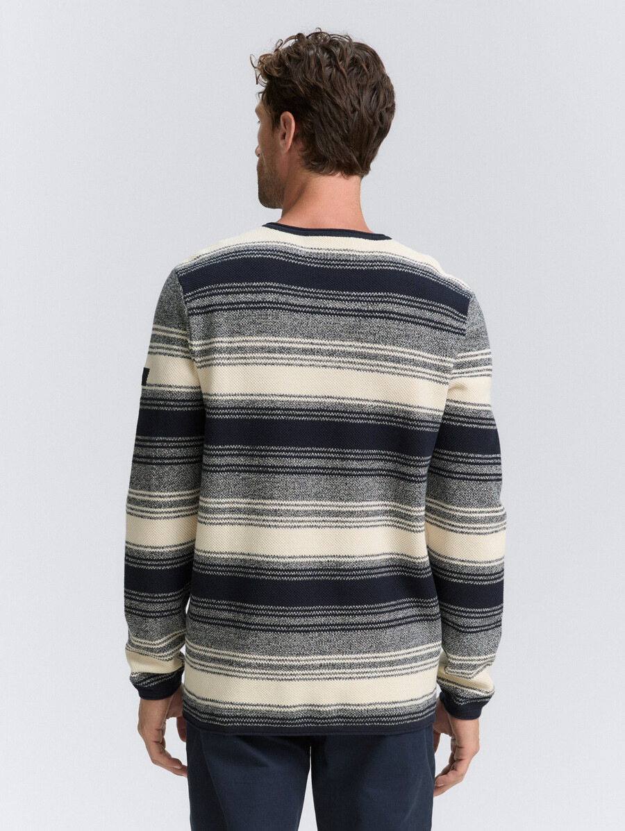 maglione lavorato a maglia con motivo a righe