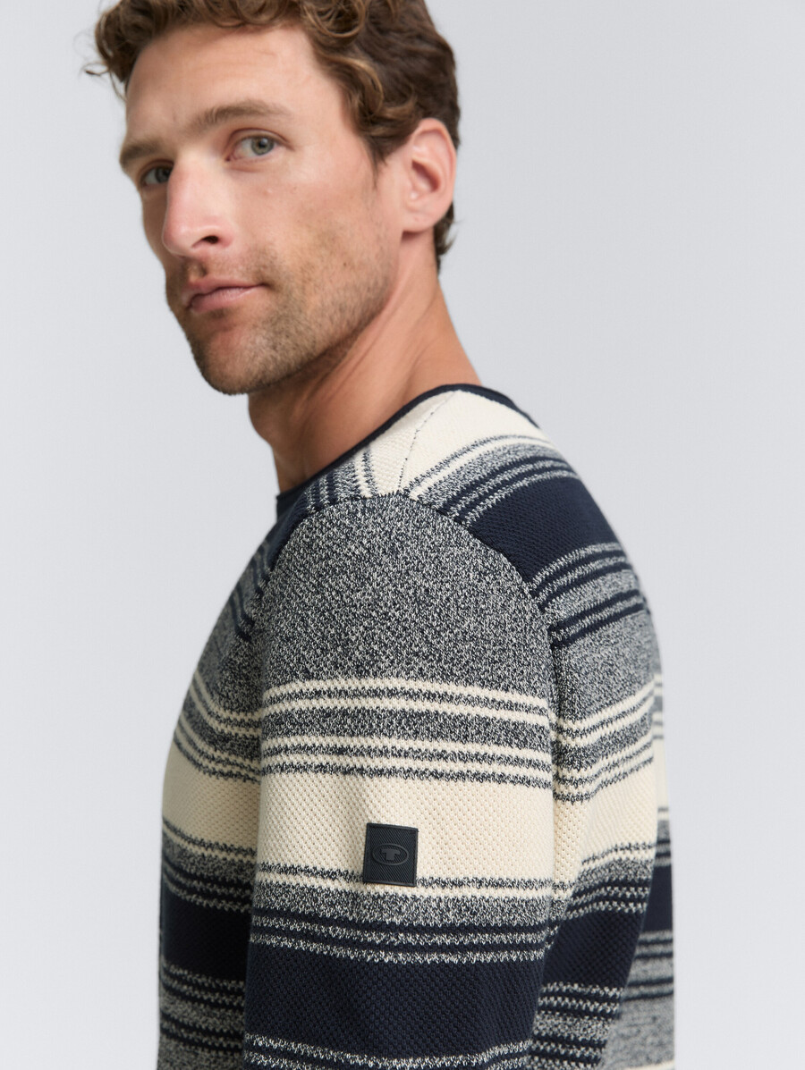 maglione lavorato a maglia con motivo a righe