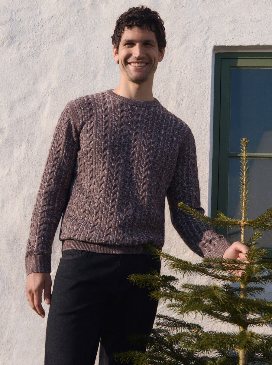 maglione lavorato a maglia con motivo a trecce