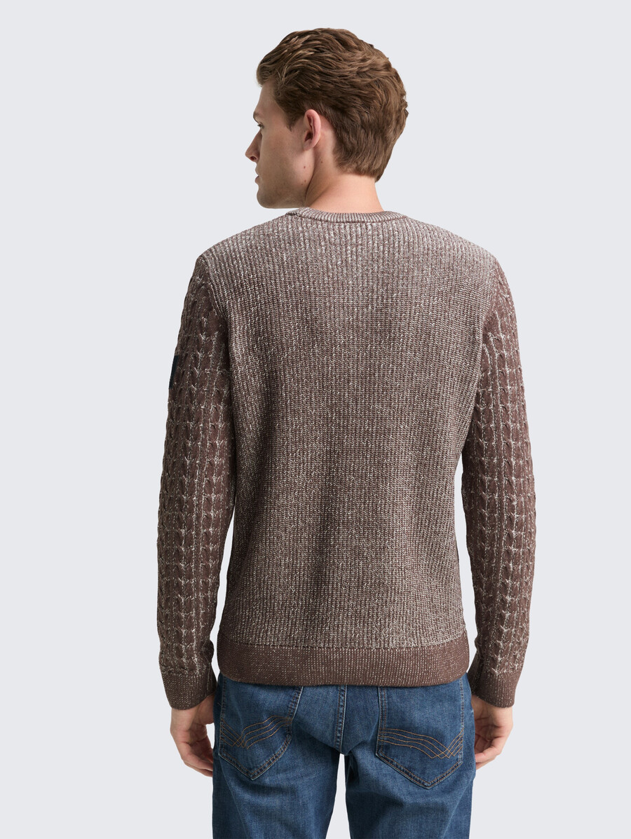 maglione lavorato a maglia con motivo a trecce