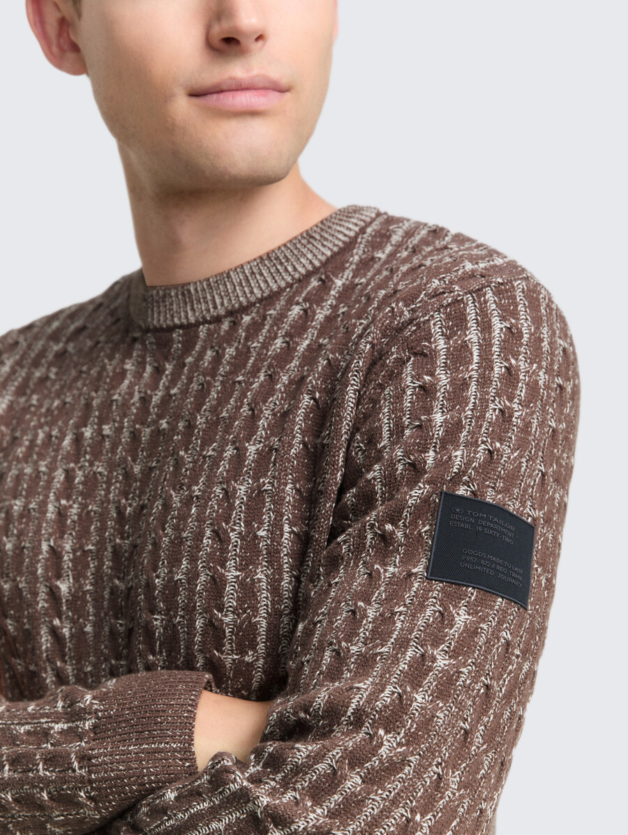 maglione lavorato a maglia con motivo a trecce