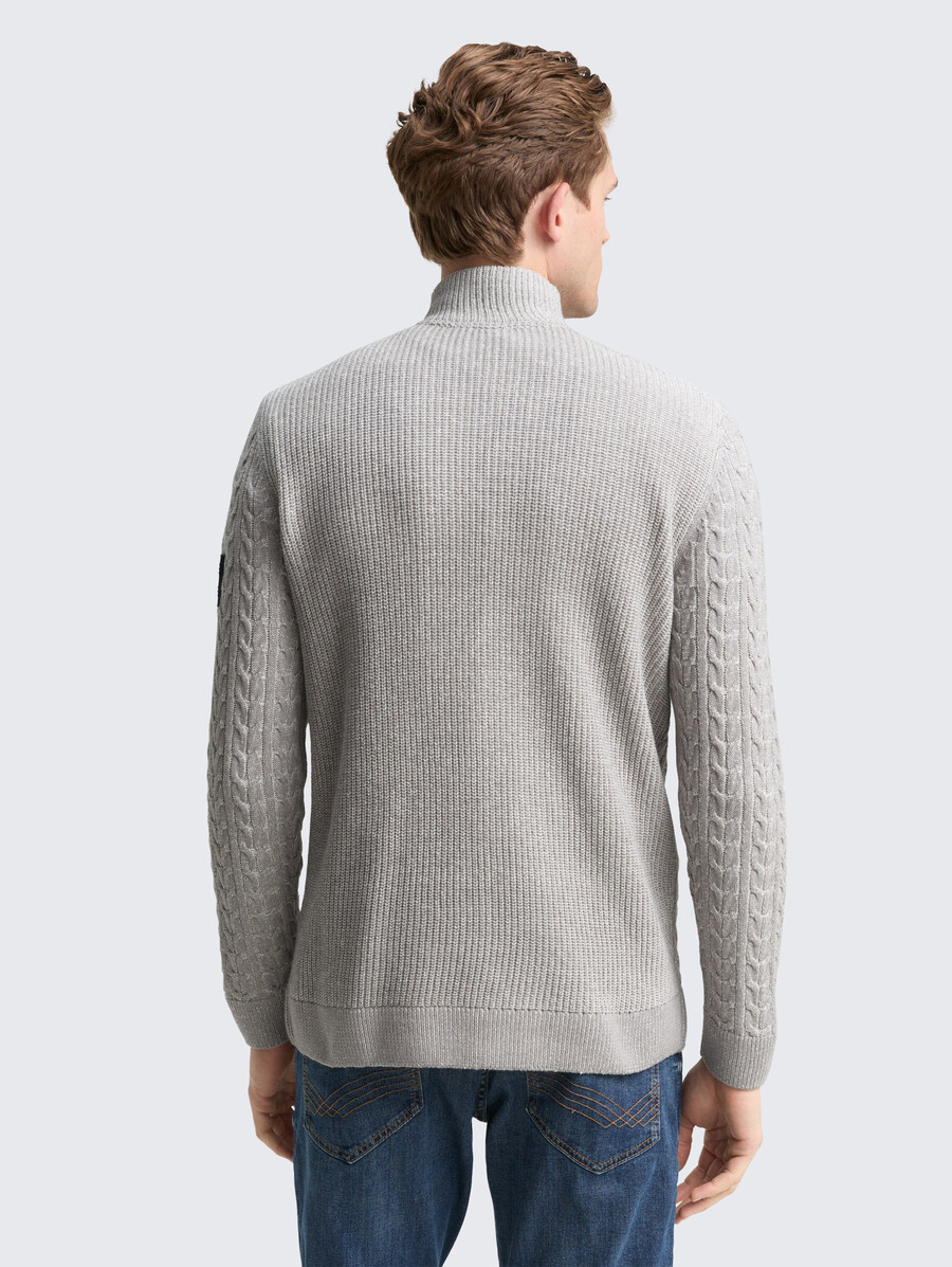 maglione lavorato a maglia troyer con lavorazione a trecce