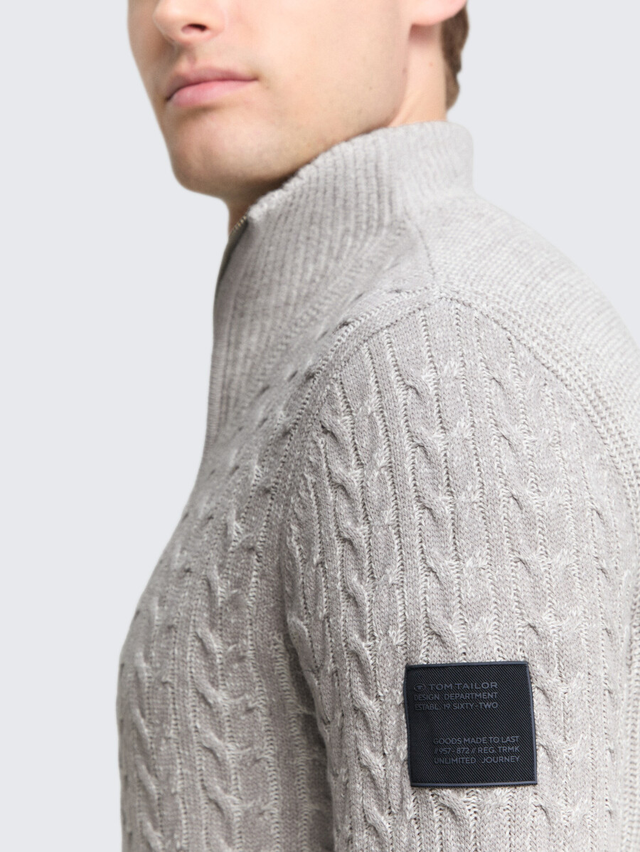 maglione lavorato a maglia troyer con lavorazione a trecce