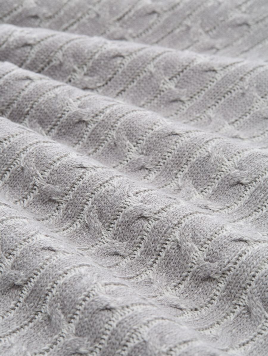 maglione lavorato a maglia troyer con lavorazione a trecce