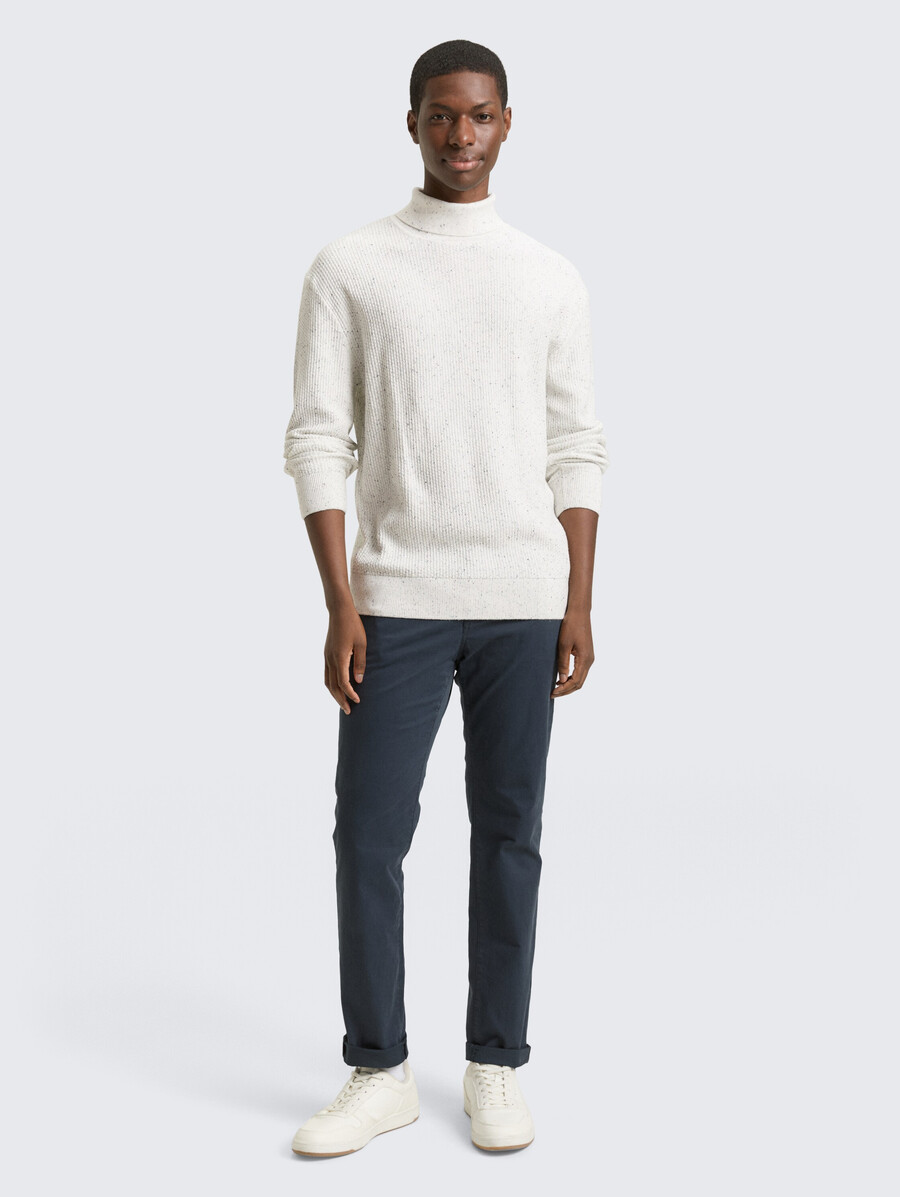 maglione a collo alto in filato a nodi